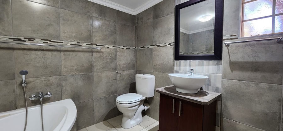 To Let 3 Bedroom Property for Rent in Flamwood North West